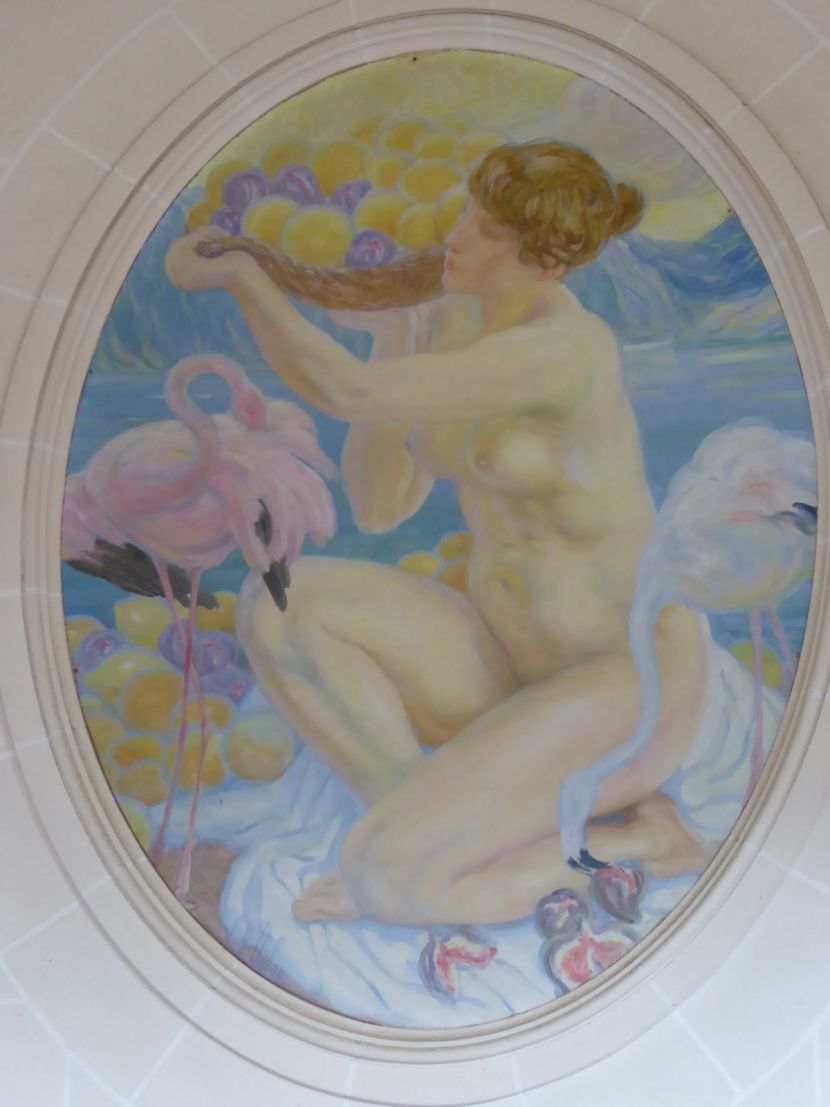 Femme au flamand rose par Clémentine-Hélène Dufau. Grand escalier d'Arnaga