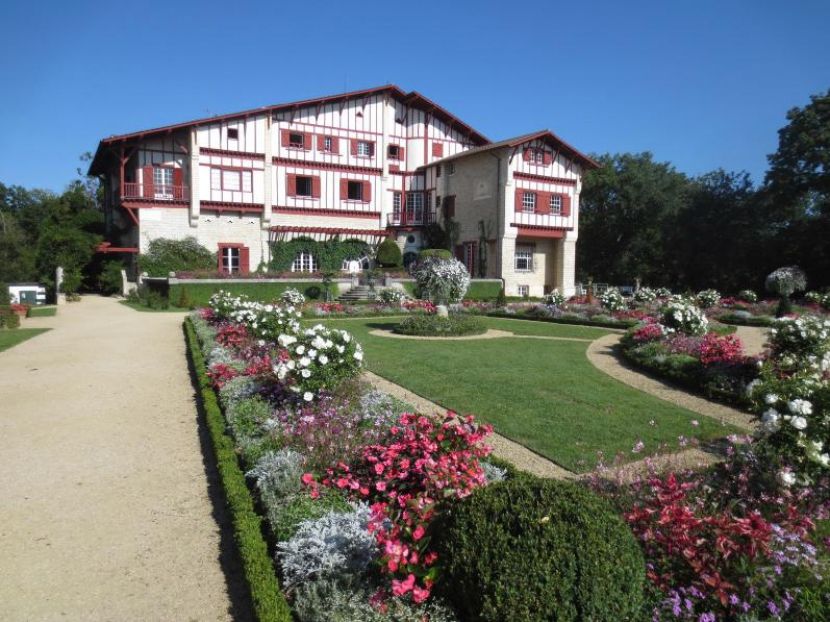 Villa Arnaga jardins restaurés en fleur