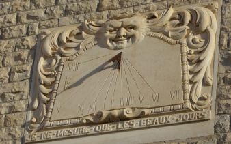 Cadran solaire qui "ne mesure que les beaux jours". Photo Béatrice LABAT